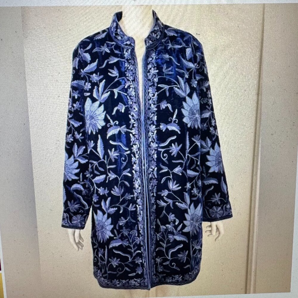 Beautiful Soft Surrounding Heavily Embroidered Navy Velvet Mugal Jacket. Size XL - Picture 5 of 11